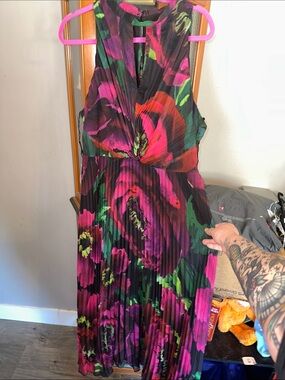 W Collection  Floral Pleated Maxi Dress in Black, Pink, Green